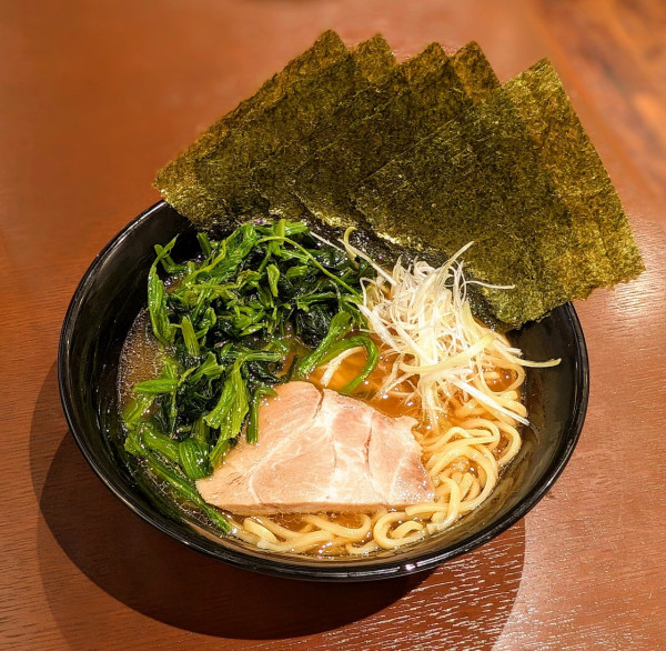 「豚骨醤油らーめん」@家系らーめん 金井家の写真