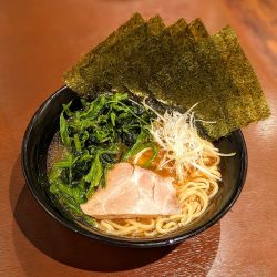 豚骨醤油らーめん