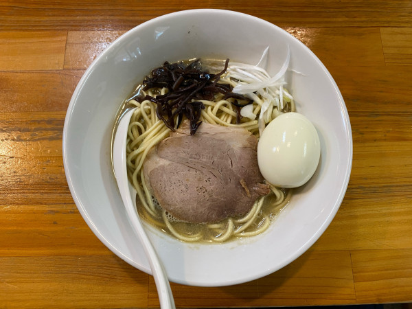 「煮干しソバ、味玉」@煮干中華ソバ イチカワの写真