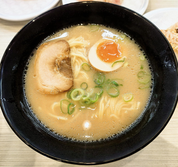 「博多とんこつラーメン」@はま寿司 柏十余二店の写真
