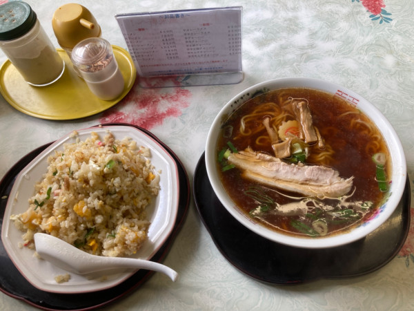 「ラーメン　半半チャーハン」@風来軒の写真