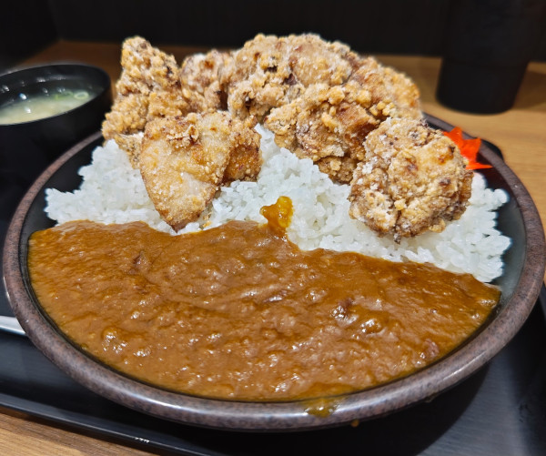 「唐揚げカレー鬼盛り」@伝説のすた丼屋 御徒町店の写真