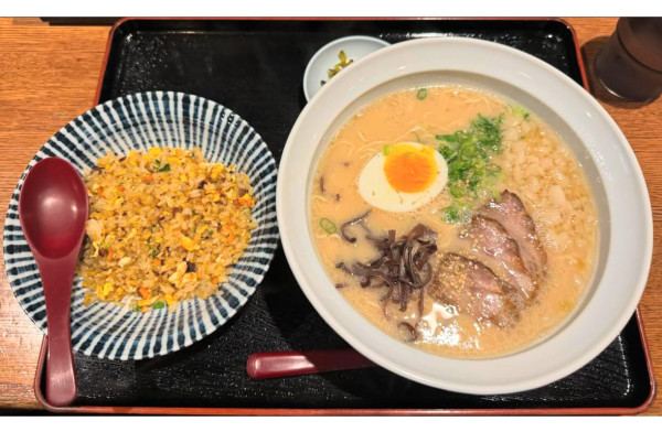 「らーめん半チャーハンセット麺増量」@らーめん やな川の写真