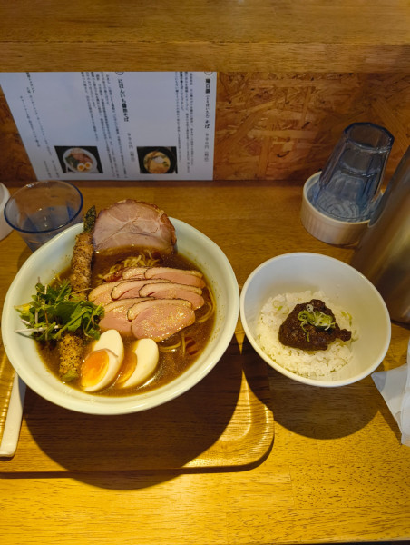 「極黒+大盛　1390円」@麺巧 潮 上野製麺所の写真