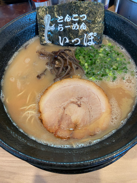 「とんこつラーメン➕バリカタ800円」@とんこつらーめんいっぽの写真