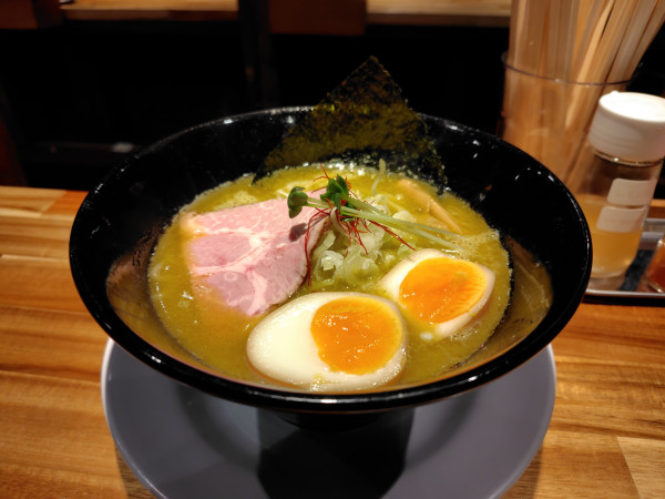 「濃厚牡蠣らぁ麺¥980味玉¥100」@麺屋貝夢の写真
