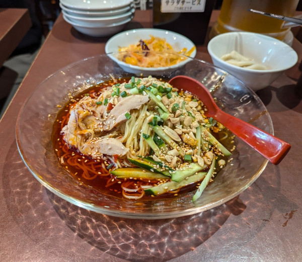 「冷やしよだれ鶏まぜそば」@陳家私菜 新宿店の写真