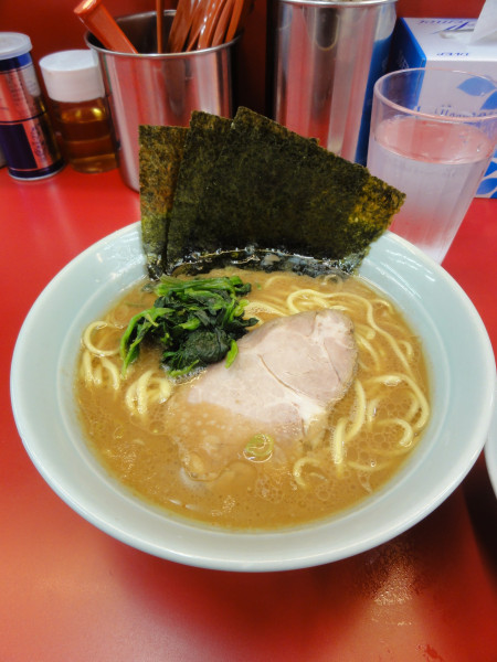「ラーメン700円硬薄 小ライス」@横浜ラーメン 武蔵家 大宮店の写真