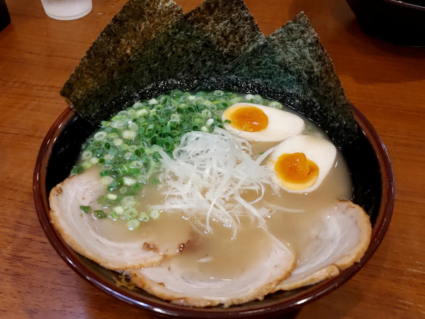 「あご塩とんめん(1,000円)、替え玉(100円)」@博多とんこつラーメン わ蔵 御徒町店の写真