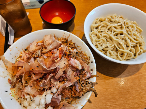 「限定つけ麺+生卵」@ラーメン 池田屋 高田馬場店の写真