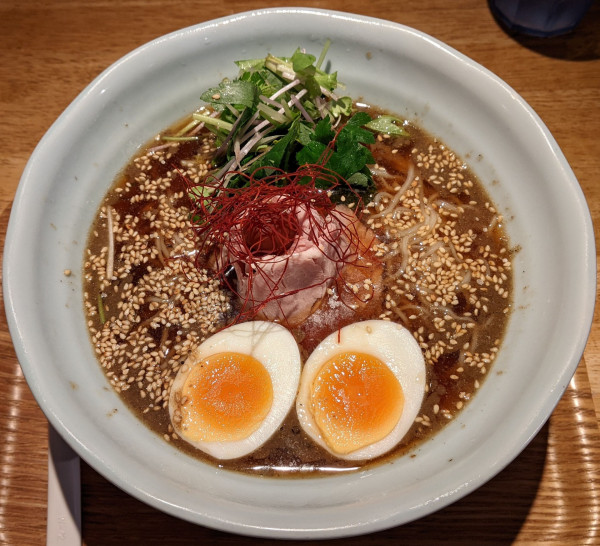 「冷黒 1,290円」@麺巧 潮 上野製麺所の写真