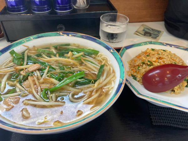 「ニラそば半チャーハン　1150円」@大喜の写真