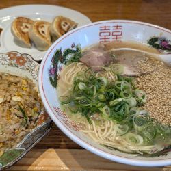 ラーメン･焼き飯(小) + 餃子(お一人様は半分選べます)