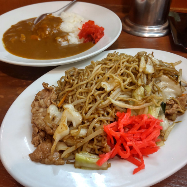 「カレーライス（￥480）＋焼きそば（￥530）」@こづち食堂の写真