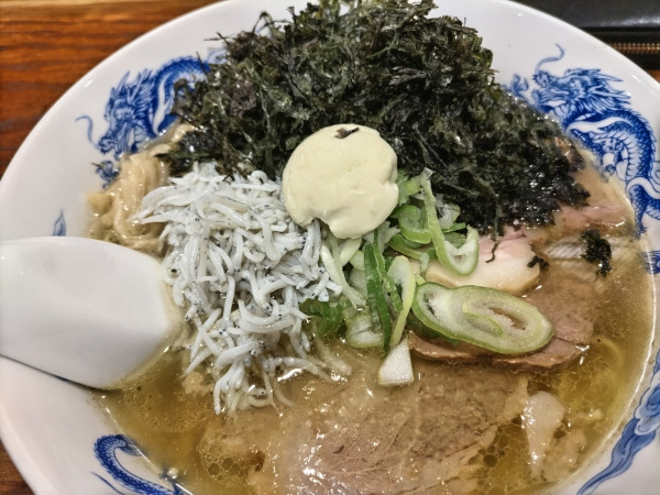 「磯塩バターラーメン」@貝だし地鶏中華そば あん藤 えのしま店の写真