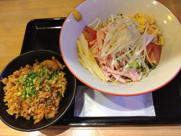 「（期間限定）冷やし中華とあさりの炊き込みご飯　１１５０円　※」@大衆食堂 ゑびすホールの写真