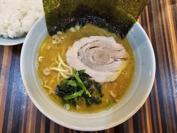 「ラーメン並＋ライス　850＋100円」@横浜家系らーめん 武源家 前沢店の写真