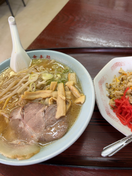 「みそラーメン半チャーハンセット（850円）」@食事処 三平の写真
