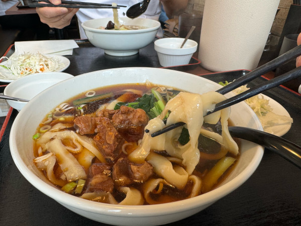 「薬膳牛肉刀削麺900円」@香港料理 食旅の写真