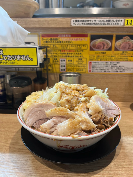 「小ラーメン豚ダブル(¥1400)+粉チーズ(¥100)」@豚山 幡ヶ谷店の写真