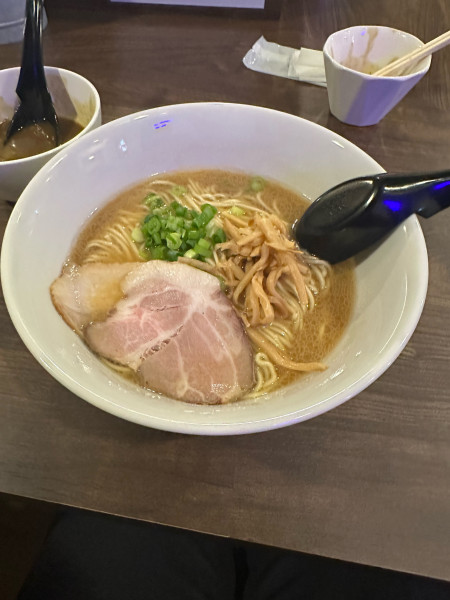 「貝出汁醤油らぁ麺」@らぁ麺バル ユンスルの写真