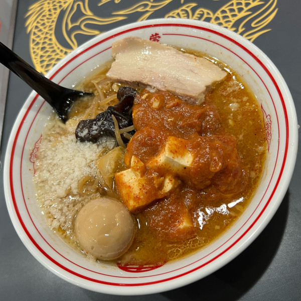 「蒙古タンメン＋チャーシュー1枚＋味玉（醤油）＋背脂」@蒙古タンメン 中本 上板橋本店の写真