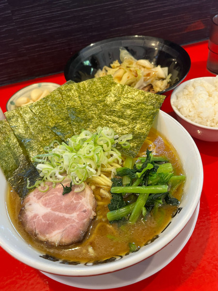 「【限定】横浜醤油とんこつラーメン＋キャベチャ−＋ライス小」@とんこつラーメン男盛の写真