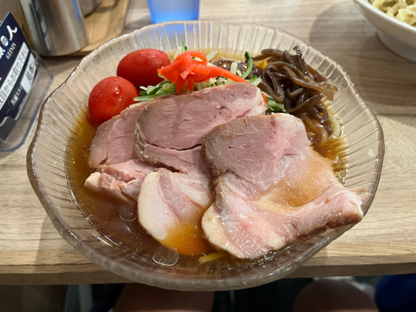 「【限定】王道の冷やし醤油ラーメン(肉増し) 1,150円」@くじら食堂 nonowa東小金井店の写真