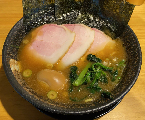 「チャーシュウメン 燻製玉子 ライス」@麺家 燻の写真