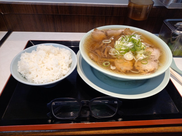 「中華そば・めし大(無料)」@新橋ニューともちんラーメン 川崎駅前店の写真