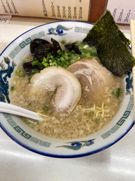 「豚骨ラーメン700替玉100」@ラーメンえちご 本店の写真