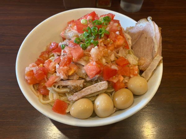 「ニンニクいっぱい冷たい麺トマトサルサ添え  麺増し400g  豚」@ピコピコポンの写真