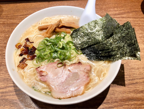 「貝の旨みの塩ラーメン大盛り1150円　海苔50円」@中華そば うめやの写真