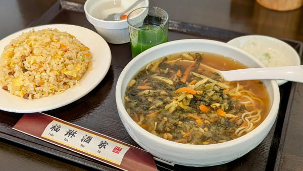 「Eランチ：高菜麺（小）と半炒飯セット（900円）」@福琳酒家の写真