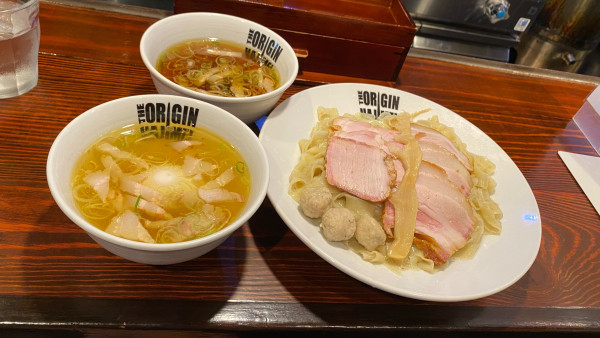 「特製塩つけ麺(平打麺)¥1,300 醤油 ¥300」@らあめん元の写真