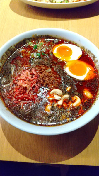 「味玉黒胡麻担々麺」@甲州屋 別邸の写真