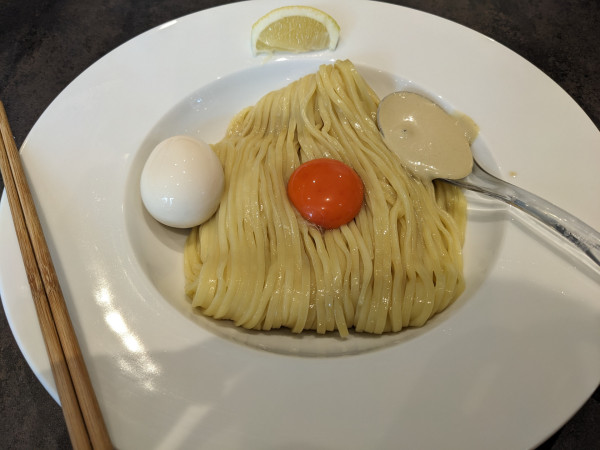 「牡蠣バターたまご麺+味玉」@むかん横浜の写真