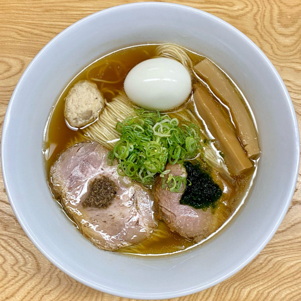 「塩ラーメン ¥1000円（煮玉子＋100円）」@旬菜 新舟の写真