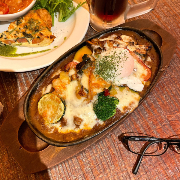 「チーズたっぷり熱々 焼きカレードリア温玉トッピング」@KUBOTA食堂の写真