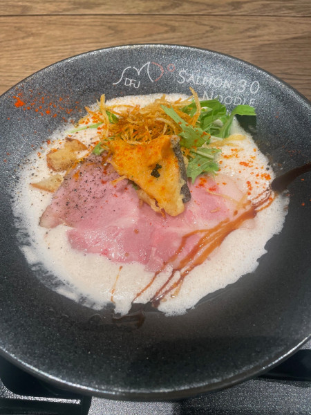 「フレンチサーモン+サーモン飯」@サーモンnoodle3.0 DFJ 渋⾕LAB店の写真