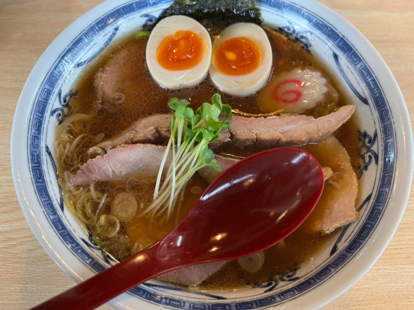 「半熟煮卵手打ち焼豚麺：1200円」@手打ち中華そば 和屋の写真