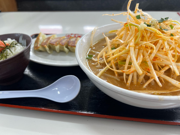 「ネギ味噌ラーメン大盛り、餃子、ライス小鉢」@ラーメンガキ大将 谷田部店の写真
