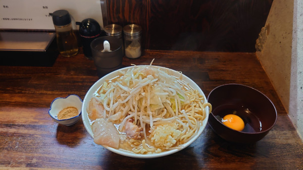 「ラーメン(並)/生卵/魚粉」@麺屋 鳳の写真