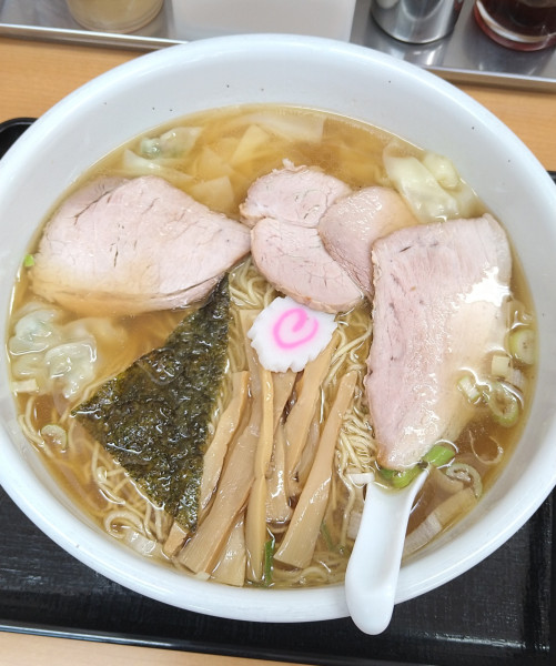 「チャーシューワンタンめん中」@らーめん どんぐりの写真