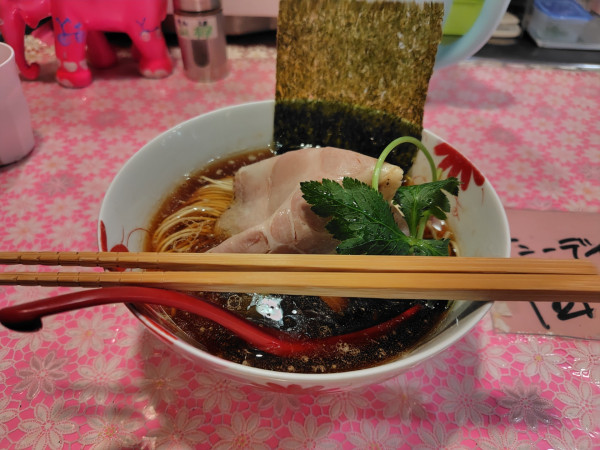 「凛々しい地鶏中華そば¥900替え玉¥300」@らーめん凛々の写真