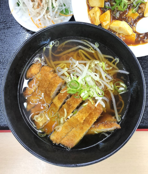 「とんかつラーメン＆麻婆飯セット 900円」@台湾料理 楠の写真