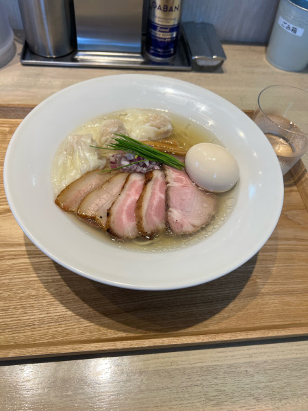 「特製中華そば塩ワンタン追加（1900円）」@宍道湖しじみ中華蕎麦 琥珀 東京本店の写真