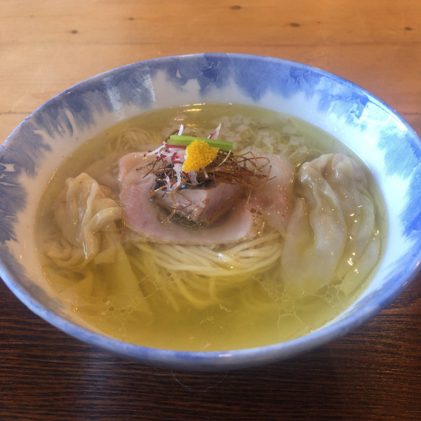 「雲呑入り塩ラーメン」@Ramen FeeLの写真