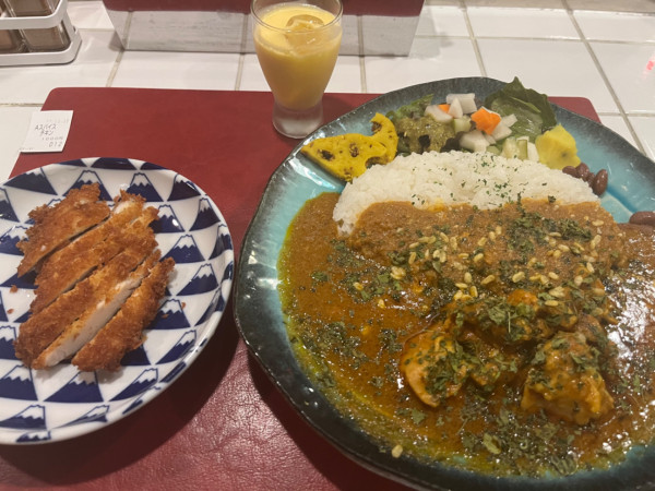 「スパイスチキンカレー+ササミチキンカツ（クーポン）」@アルクロード 飯田橋店の写真