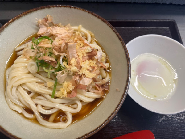 「冷ぶっかけ、大盛、マキシマム温玉」@讃岐ブルース 飯田橋の写真
